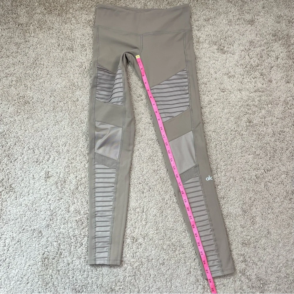 Alo Yoga Mid-Rise Motto Leggings Women’s Workout Pants in Gravel Gloss Size XS